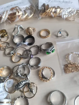Lote anillos y pendientes bisutería sin usar