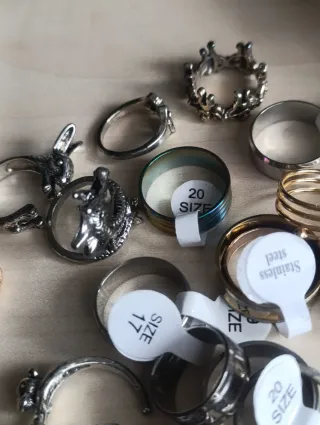 Lote anillos y pendientes bisutería sin usar
