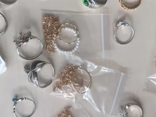 Lote anillos y pendientes bisutería sin usar