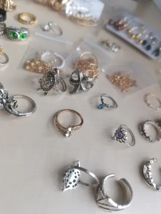 Lote anillos y pendientes bisutería sin usar