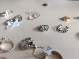 Lote anillos y pendientes bisutería sin usar