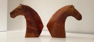 Figuras animales talladas a mano