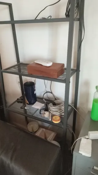 Estantería metálica negra