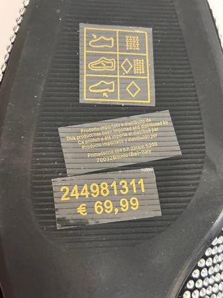 Zapatos de fiesta plateados y negros