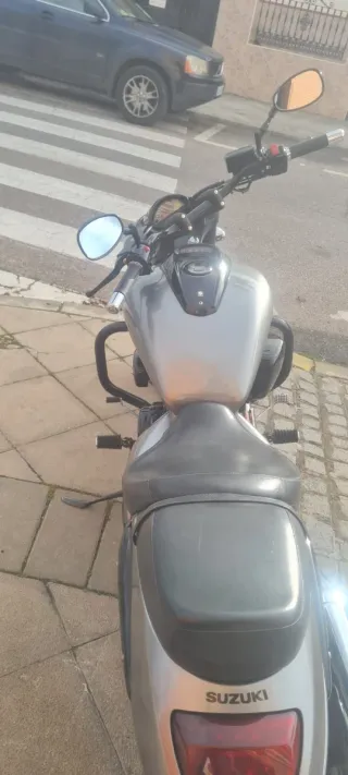 Suzuki Intruder M800 Cruiser