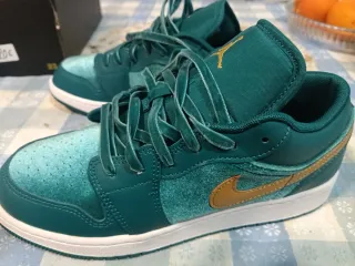 Nike Air Jordan 1 Low Velvet Geode Teal