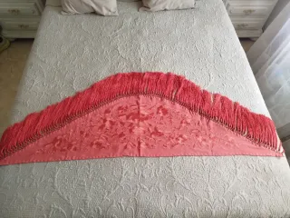 Mantoncillo Flamenco Bordado Flecos color coral