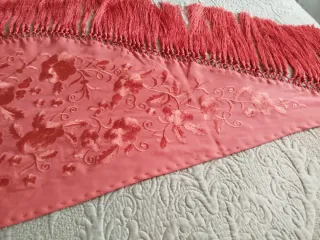 Mantoncillo Flamenco Bordado Flecos color coral