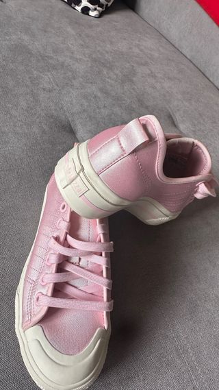 Zapatillas rosas y blancas