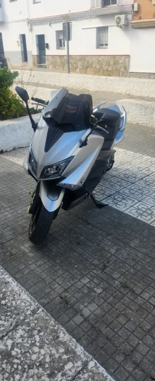 Yamaha Tmax 530 se vende o cambia x embarcación