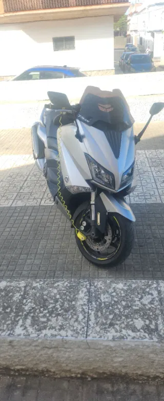 Yamaha Tmax 530 se vende o cambia x embarcación