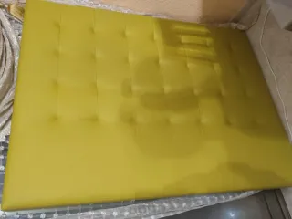 Cabecero de cama capitoné amarillo