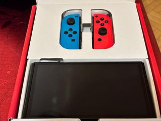 Nintendo Switch OLED Azul y Rojo