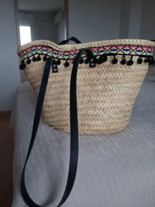 Bolso de playa de paja con diseño de bigote