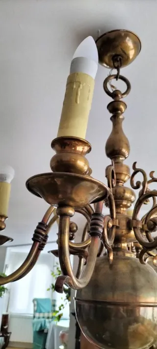 Lámpara de techo dorada de metal