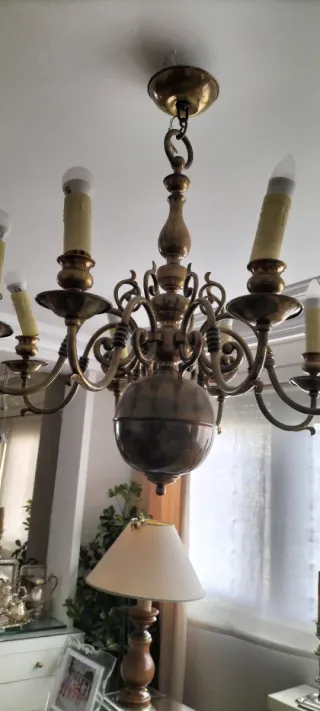 Lámpara de techo dorada de metal