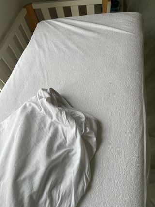 Sábanas bajeras y protectores cuna 120x60.