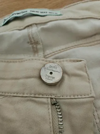 Pantalón chino beigeStradivarius PremiumCollectium