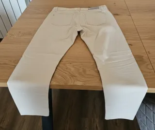 Pantalón chino beigeStradivarius PremiumCollectium
