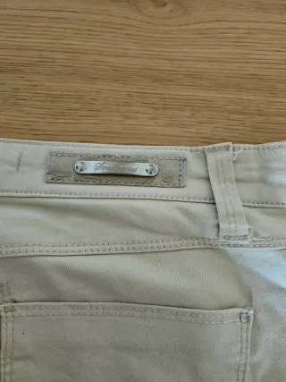Pantalón chino beigeStradivarius PremiumCollectium