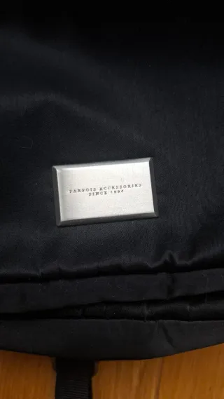 Bolso Mochila Parfois negra con flores