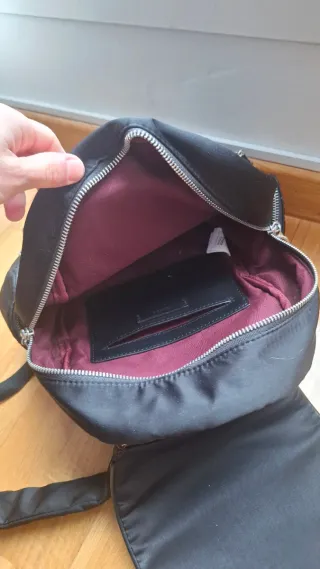 Bolso Mochila Parfois negra con flores