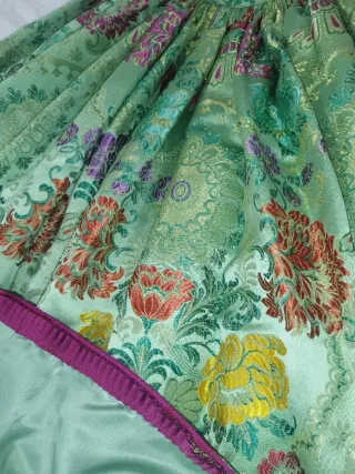 Vestido de Fallera con bordado dorado