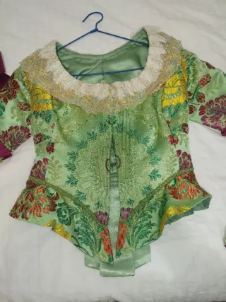 Vestido de Fallera con bordado dorado