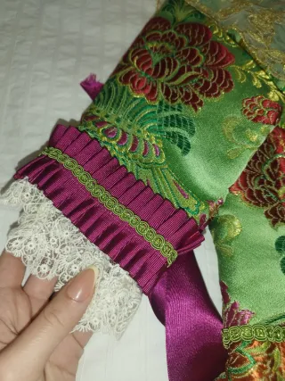 Vestido de Fallera con bordado dorado