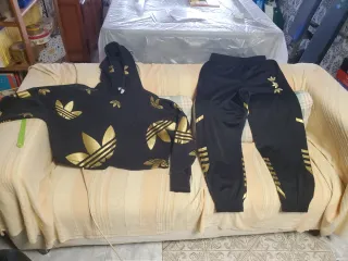 Chándal Adidas Originals Negro y Dorado