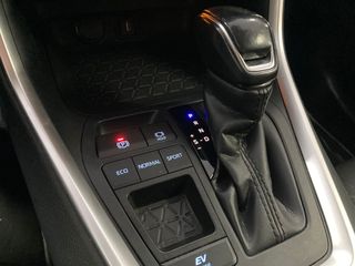 TOYOTA Rav4 2.5l 220H Advance