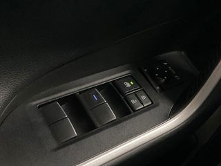 TOYOTA Rav4 2.5l 220H Advance