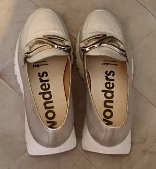 Zapatos Wonders Piel Dorados/Plateados