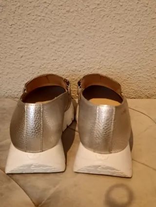 Zapatos Wonders Piel Dorados/Plateados
