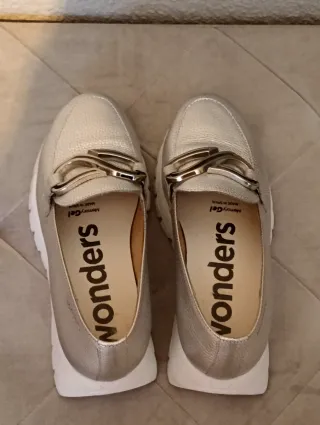 Zapatos Wonders Piel Dorados/Plateados
