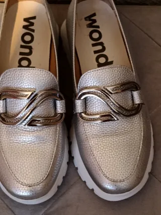 Zapatos Wonders Piel Dorados/Plateados