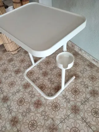 Mesita auxiliar Ikea