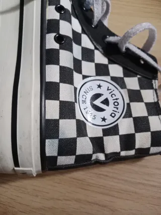Zapatillas Victoria Cuadros Blanco y Negro