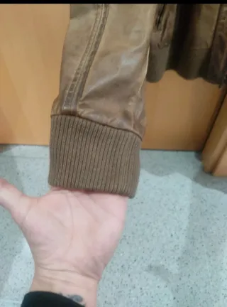 Chaqueta de piel marrón