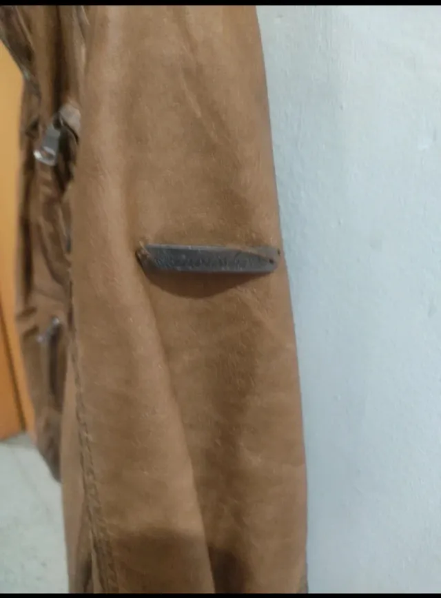 Chaqueta de piel marrón