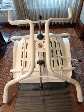 Silla de baño blanca