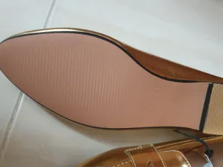 Mocasines dorados Sfera Collection