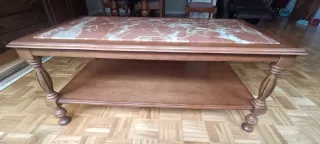 Mesa de centro de madera y mármol