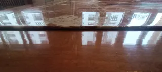 Mesa de centro de madera y mármol