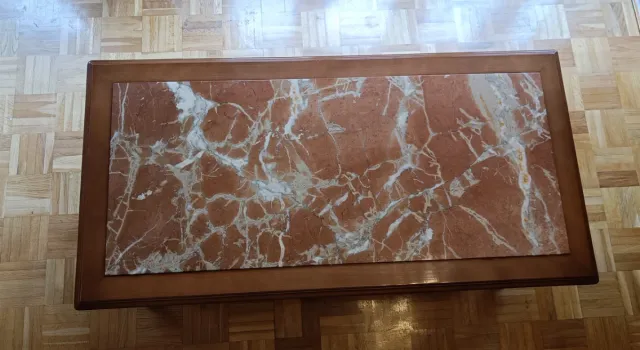 Mesa de centro de madera y mármol
