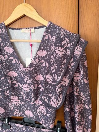 Conjunto estampado floral crop top y falda