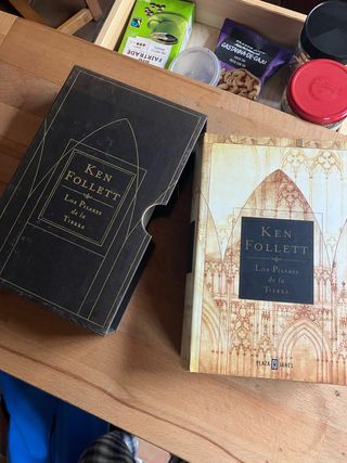 Los Pilares de la Tierra / Ken Follet
