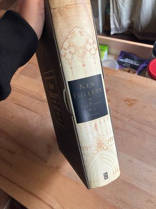 Los Pilares de la Tierra / Ken Follet