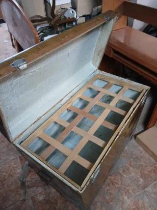 Baúl antiguo de madera