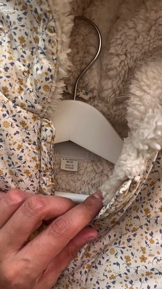 Buzo estampado floral para bebé